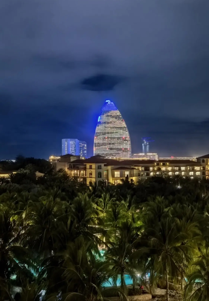 默茨称德国不应坐小孩桌，不能被美国当成侏儒。这哥们挺有意思的，德国有没有资格做大