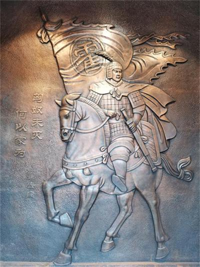 公元前121年，19岁霍去病被汉武帝任命为骠骑将军，出击匈奴。出征前，他母亲竟告