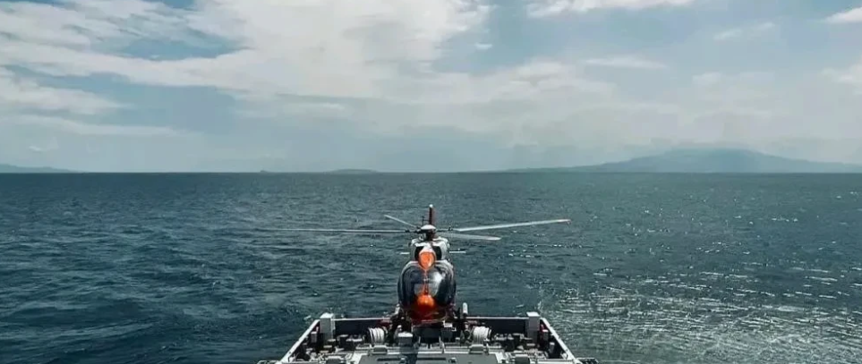 突发新闻！菲律宾竟然用直升机给仙宾礁上的海警船送吃的喝的！咱们中国海警局一看，立