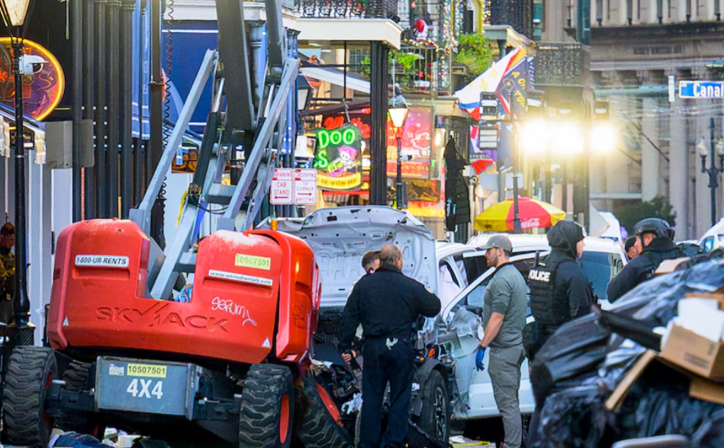 美国接连2起汽车爆炸袭击事件都和美现役军人有关联，让人不得不联想此前在白宫点燃自