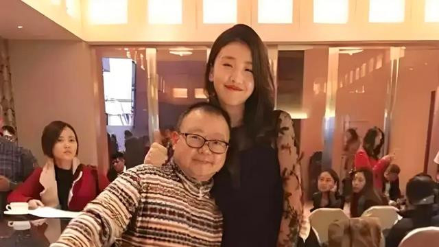 原来他们是两口子，老婆1米82，演技最好的模特，老公也是演员