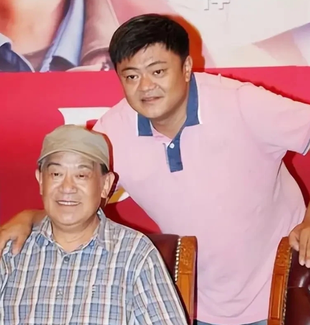 国家一级演员高明之子高亮去世，也许大家对演员高亮的面孔有点陌生，但他的爸爸绝对是