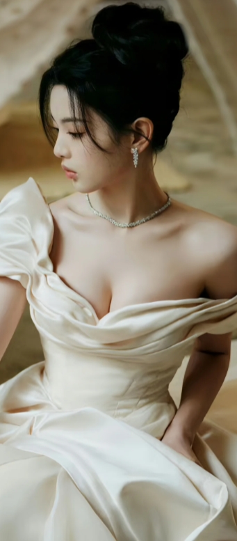 杨超越容颜美丽