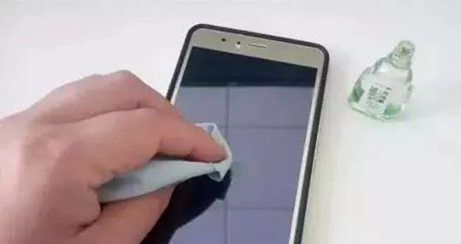 有哪些你以为很干净，实际很脏的东西？

1. 手机：我们经常接触手机，但其表面会
