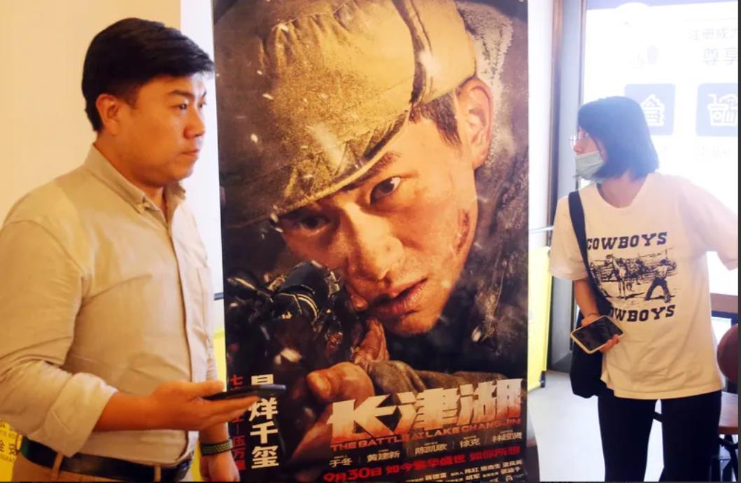 中国影史票房第一名《长津湖》57亿用了三个月时间，第二名《战狼2》55亿也用了三