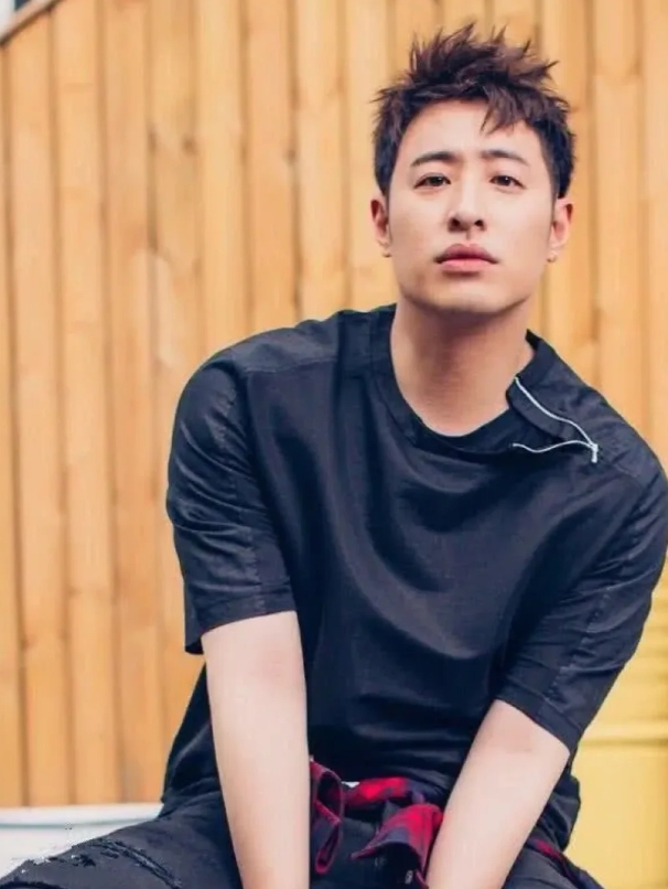 潘玮柏胖到200斤：差点认不出