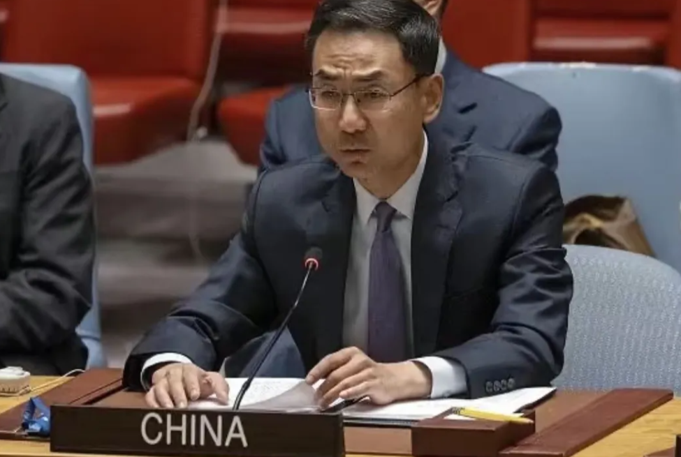 中国主动出击，美国迎来今年外交史上最耻辱时刻

1. 瞧瞧那场面：中国外交官耿爽