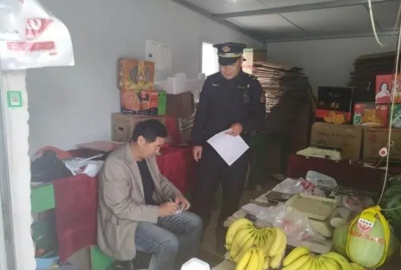 “香蕉不合格，你找种香蕉的去，凭啥罚我5.5万！”河南驻马店，男子开了一家小超市