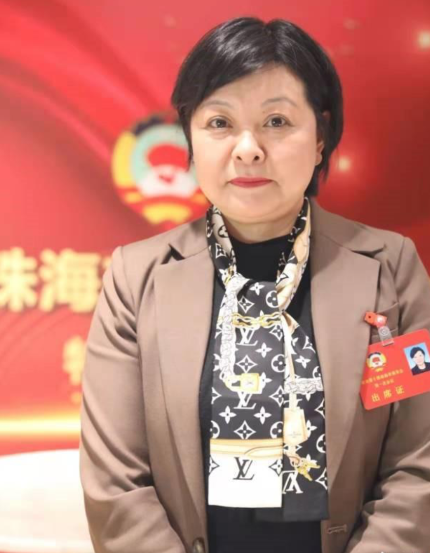 戴LV的女局长，说出背后6个可怕真相：

真相1：和她一样，某些干部真的不禁查，