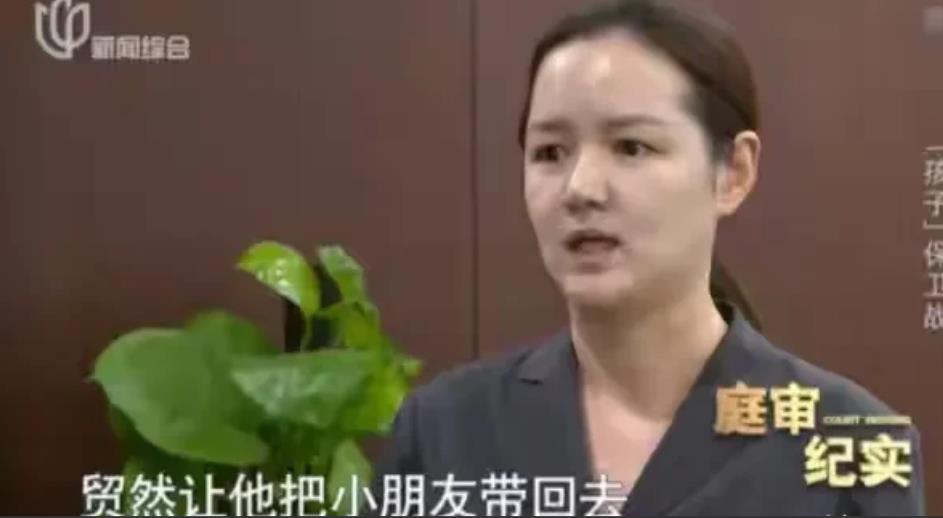 上海，男子起诉离婚时，被查出直肠癌晚期，男子立下遗嘱，把2套豪宅分给父母和姐姐，