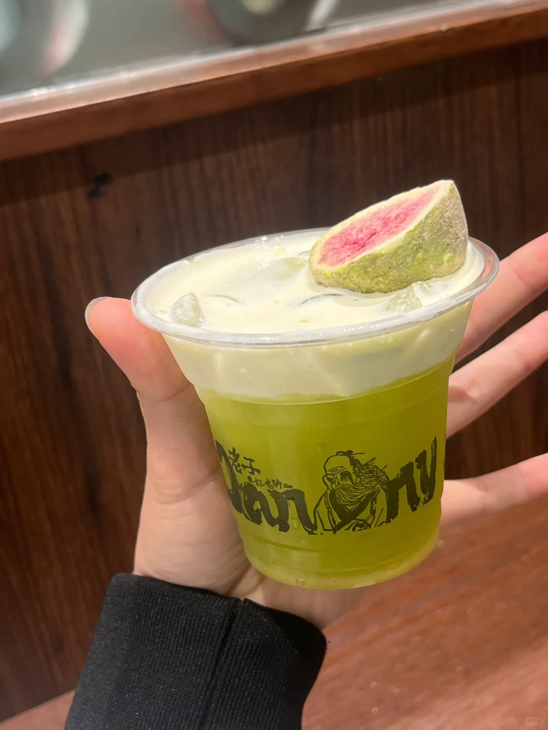 茶颜悦色，你又赢了✌️
和朋友都觉得这个比很多贵调酒🍹更加好喝，更好入口，水果