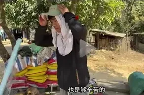 三哥都不愿意搭理小陈了。老妈要改嫁了，三哥心里有疙瘩！三哥说今年过年妈不在家，家