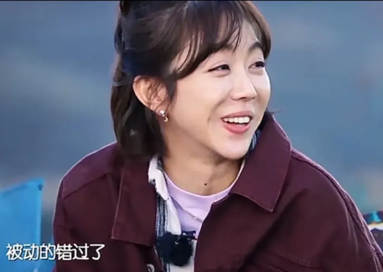 主持人汪涵问演员姜妍：“妍妍有没有错过什么你自己特别想拍的电视剧？”姜妍苦笑着说