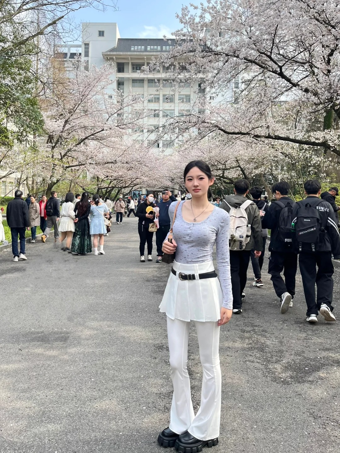 南林我回来啦
去什么鸡鸣寺啊
樱花🌸还得看南林
申请的校友卡，车子直接开进去
