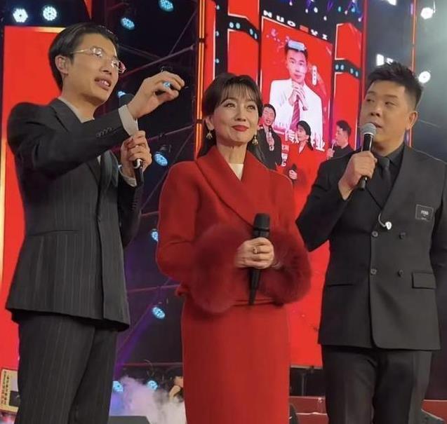 “郭有才从烧烤摊一跃成为网红老板，这背后不仅仅是运气！”最近这位草根明星开公司，