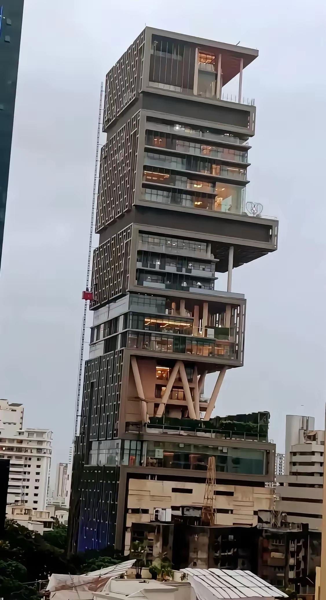 印度首富的家，看起来怎么那么不稳重呢？