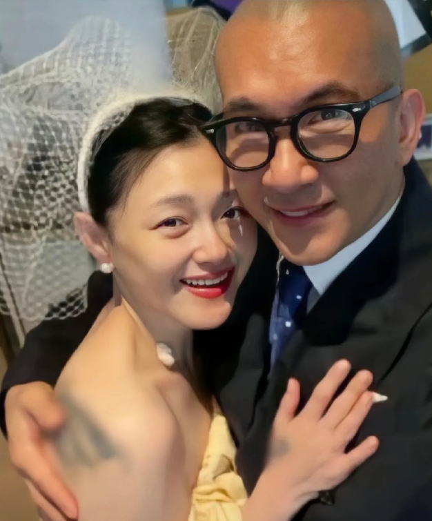 具俊烨直到大S走了，都没有送出过一件像样的东西给大S，替大S感到不值！
1.具俊