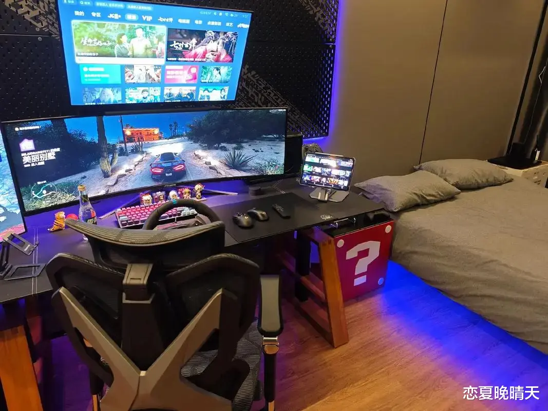 年轻人穷养卧室富养电竞房