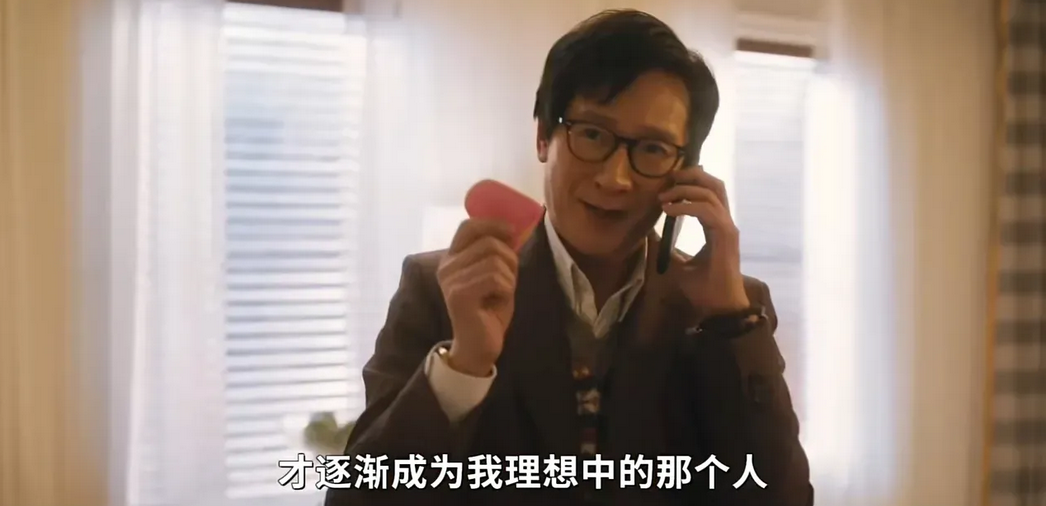 好莱坞要复制一个成龙吗？
要上映的新片《前任杀神》首曝预告，主演关继威的造型以及