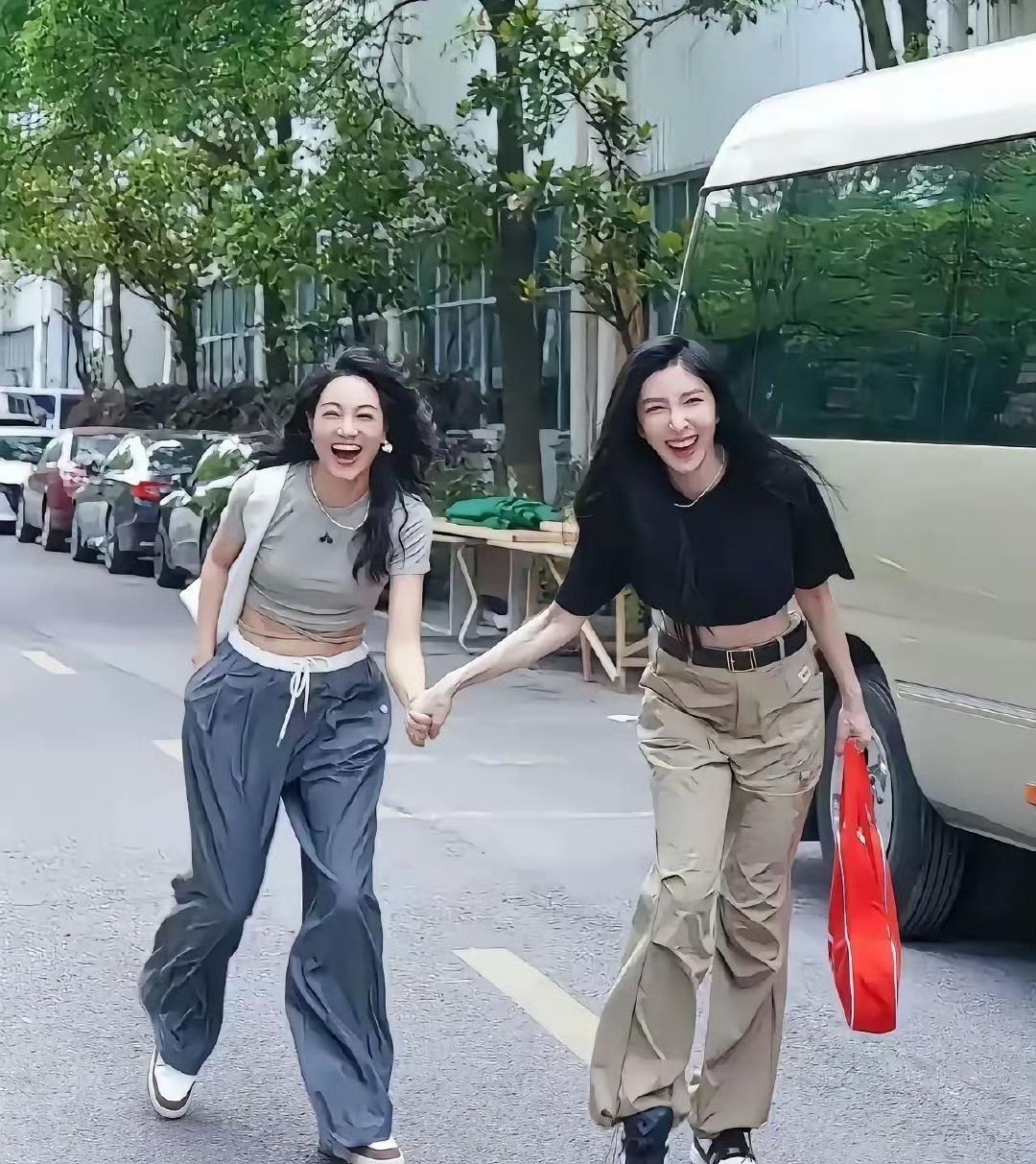 曾黎挺美的，但感觉朱丹更放得开一些