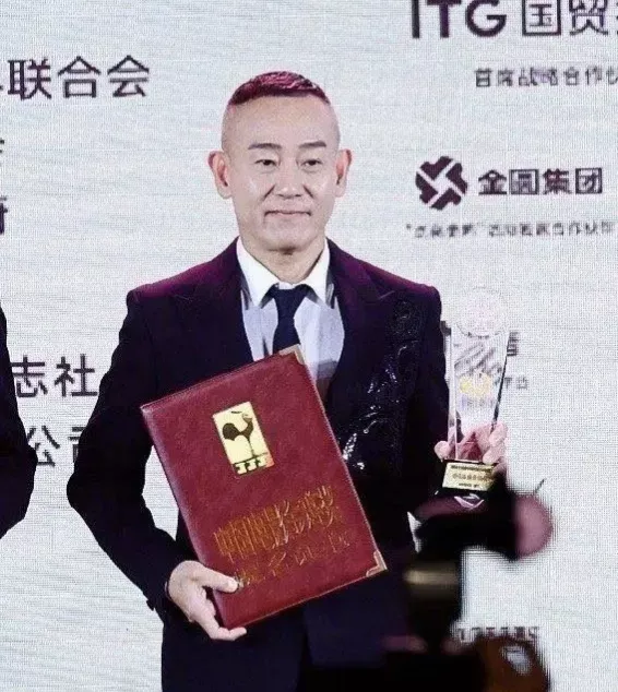 都说香港男演员不容易拿到内地的金鸡奖，可是内地男演员也不容易拿到香港的金像奖呀。