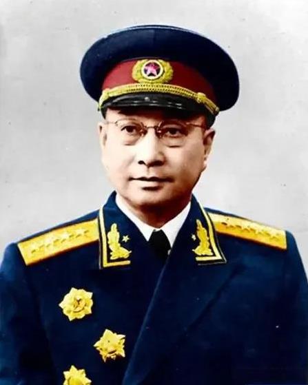 陈赓大将的朋友圈有多厉害呢？
陈赓将军家里有个仆人叫卢东升，当过120师358旅