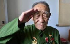 1973年，杨得志下乡看望曾一起并肩作战的战友，却得知战友病入膏肓没钱治病。更让