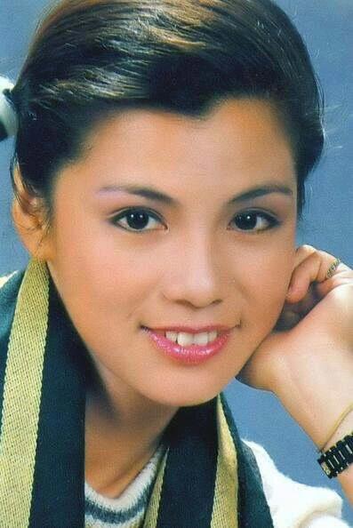 翁美玲：才华横溢的演员、歌手、纺织设计师