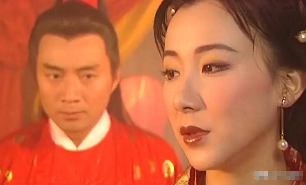 不懂就问，林诗音人老珠黄，林仙儿貌美体香，龙啸云为何没有跟林仙儿乱来？
龙啸云并