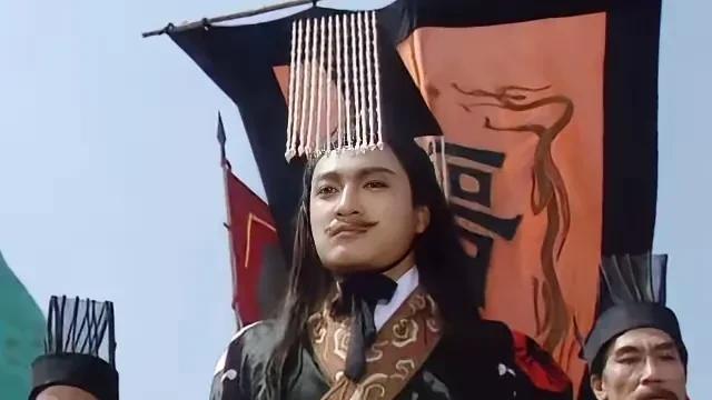 公元273年，晋武帝抱着宠妃胡芳玩闹，情急之下胡芳一下子抓破了司马炎的手，旁边的
