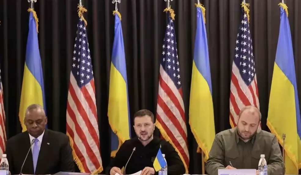 泽连斯基：按照我的方式结束战斗！
泽连斯基在德国拉姆施泰因空军基地出席乌克兰防务