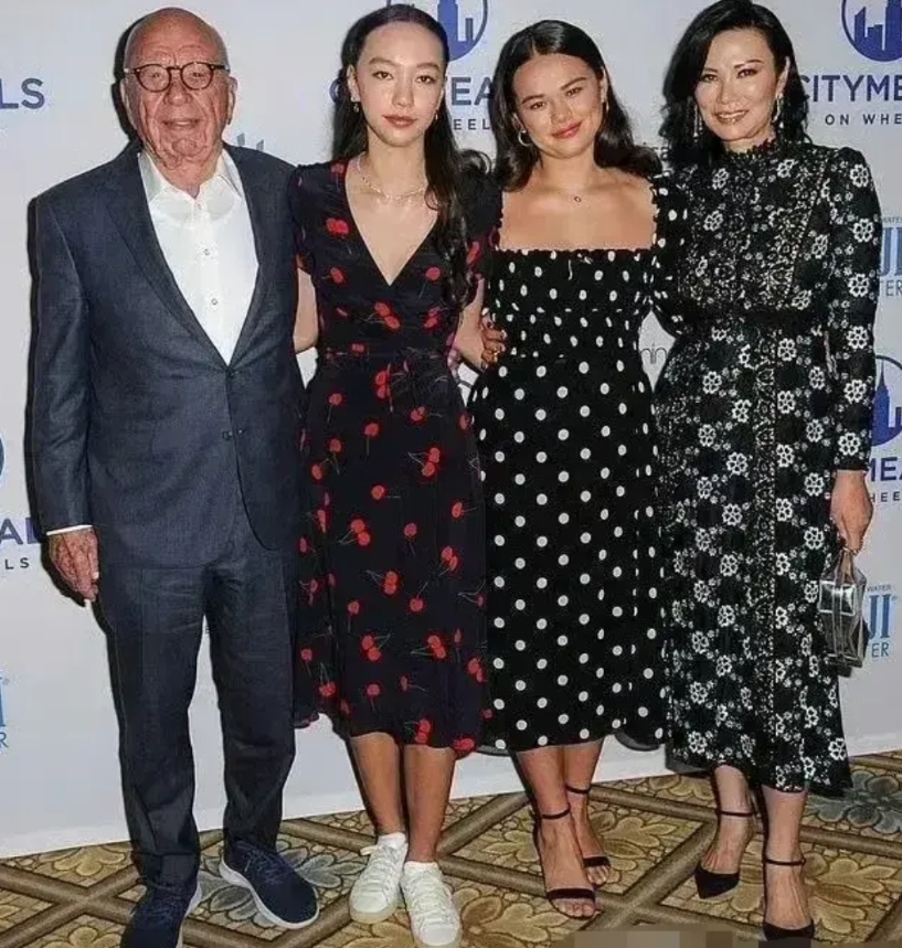 不得不承认，有钱人的遗传基因都特别强大。默多克和邓文迪的两个女儿虽然都是试管婴儿