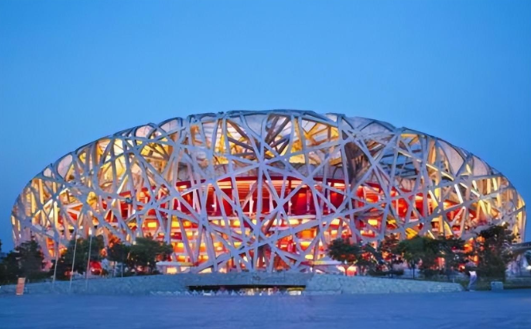 2008年的时候，中国可是砸了34亿巨款去建鸟巢来办北京奥运会啊！当时好多人就寻
