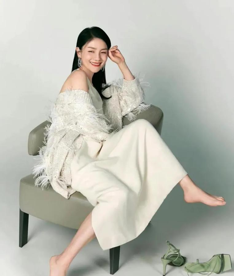 胡可真是太绝了！

长得好看

身材好

皮肤白净

实打实的贤妻良母，

沙溢