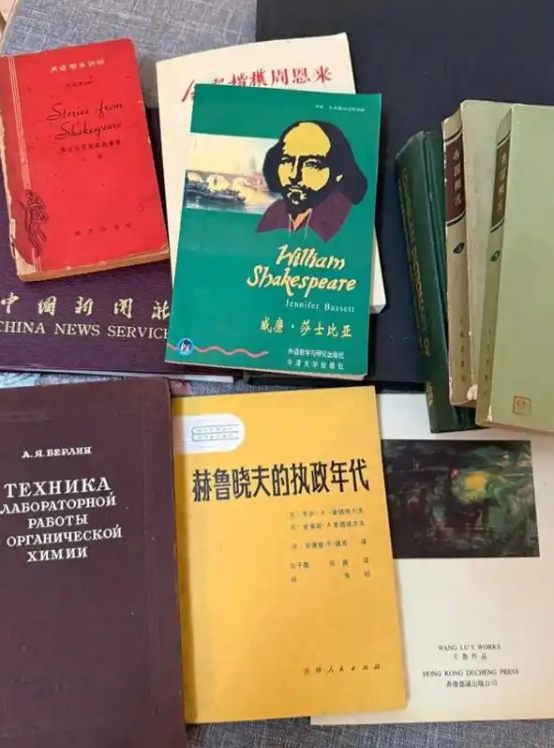 2024年，一女子在废品站发现已故科学家手稿，不忍心看它们蒙尘花60元买下！谁料