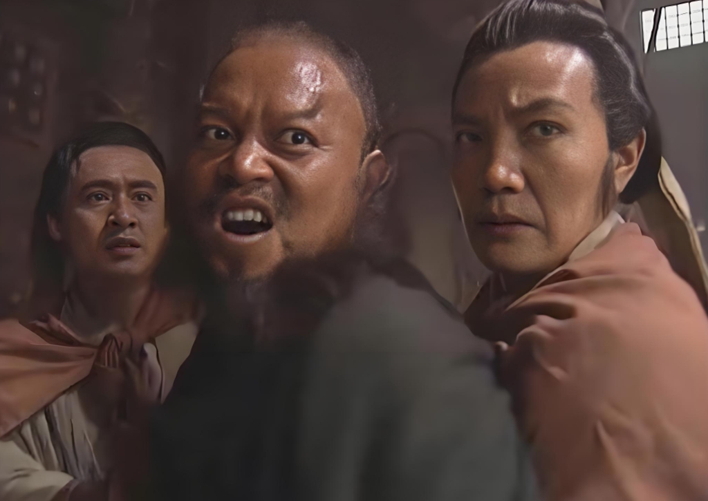 《水浒传》中最讨厌的人就是李逵。
1.这个人是又坏又狠，他母亲瞎了那么多年的眼睛