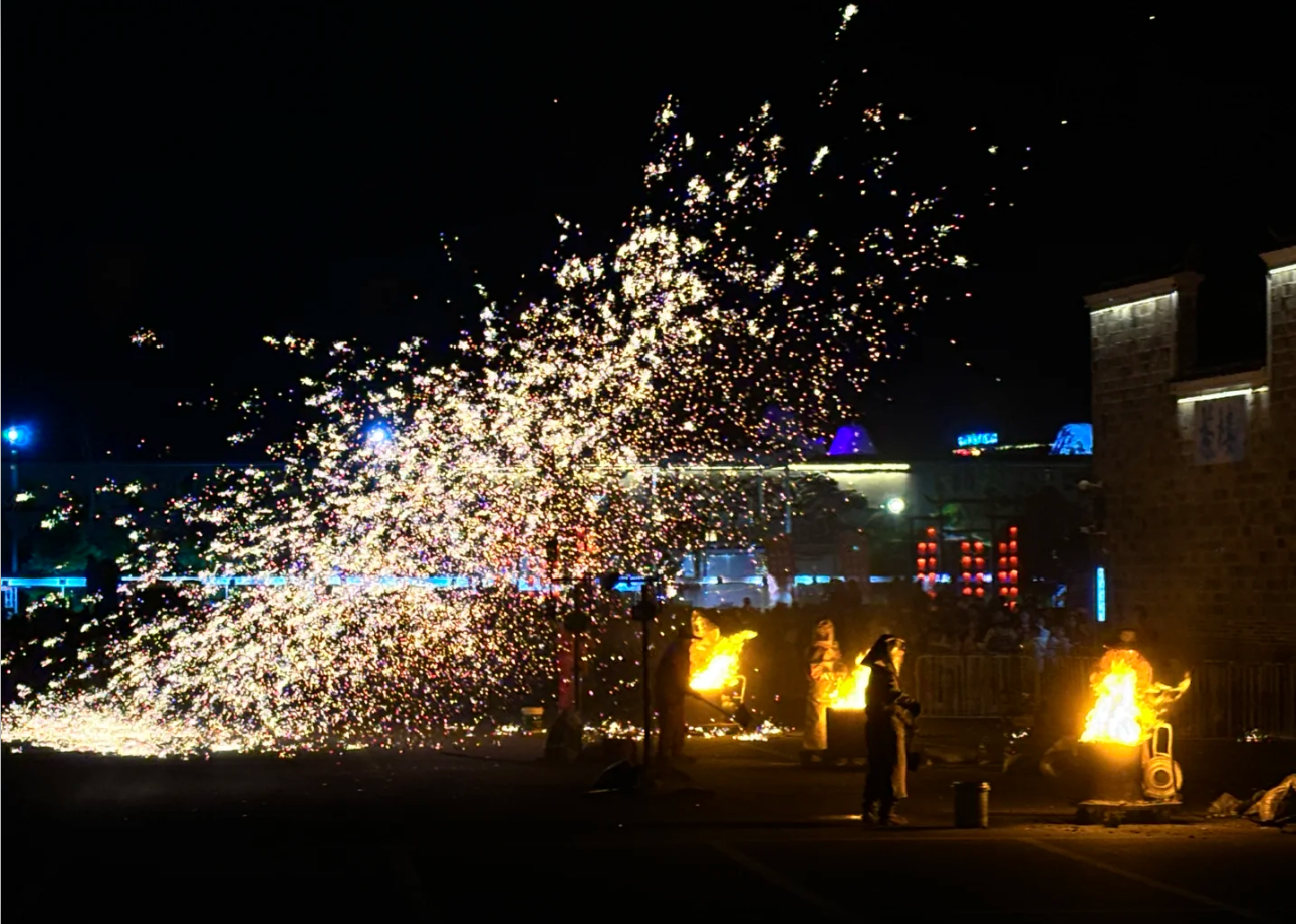 国庆完后真的不想上班了
感觉国庆就是打工人暂时逃避现实的缓冲剂 时间怎么这么快啊