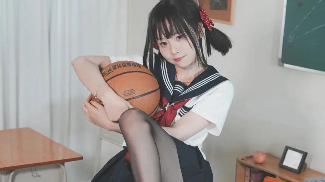 学妹COS，黑丝玉足，JK甜妹，简直太太太爱了