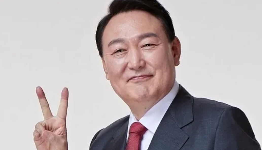 道歉还是哀悼？这么大的事故，一个哀悼就解决了吗？尹锡悦的态度就这样，他甚至都没有