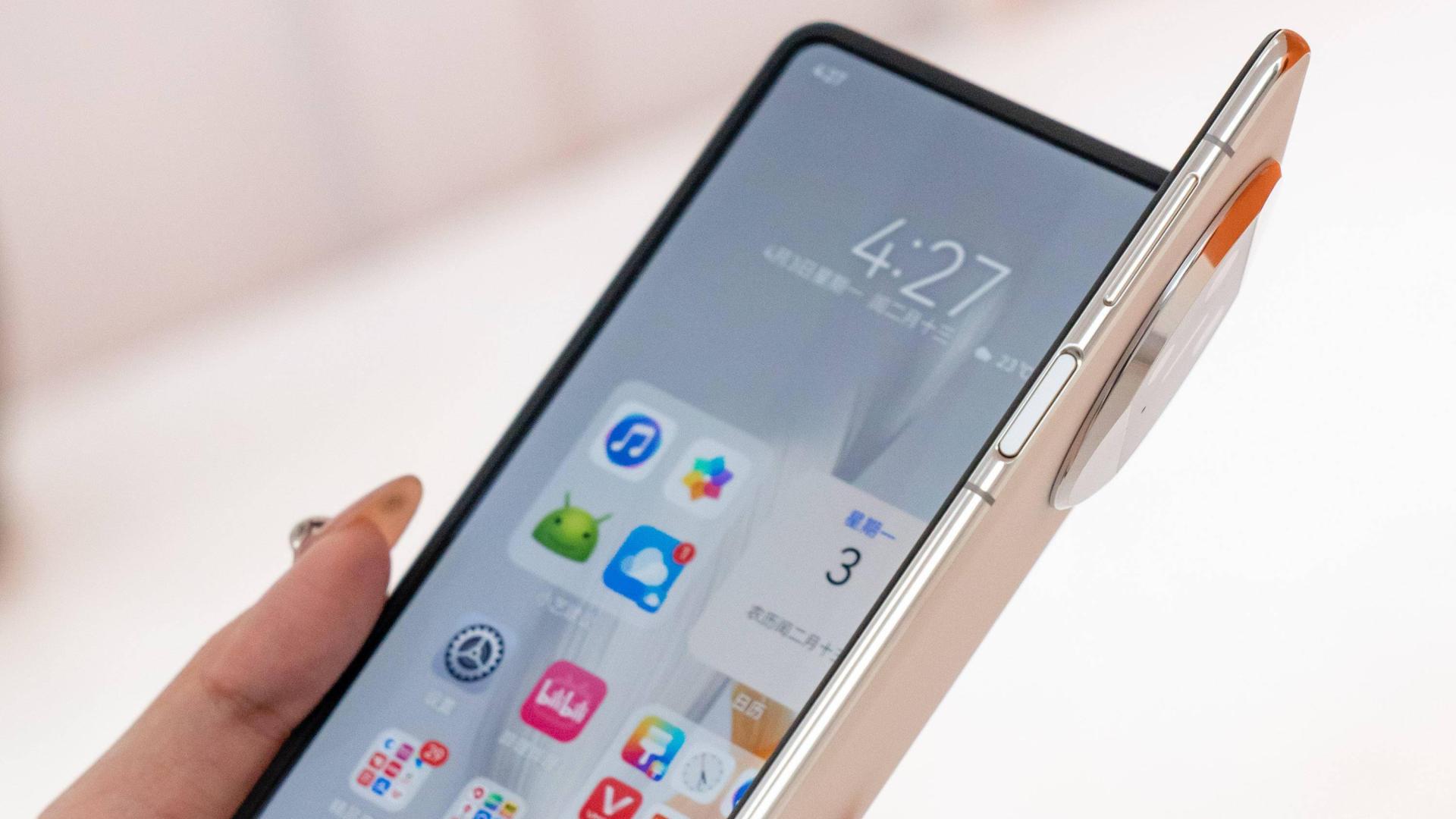 华为Mate40 RS保时捷版、Mate X5、Mate X3：同价选择哪个才是最值？