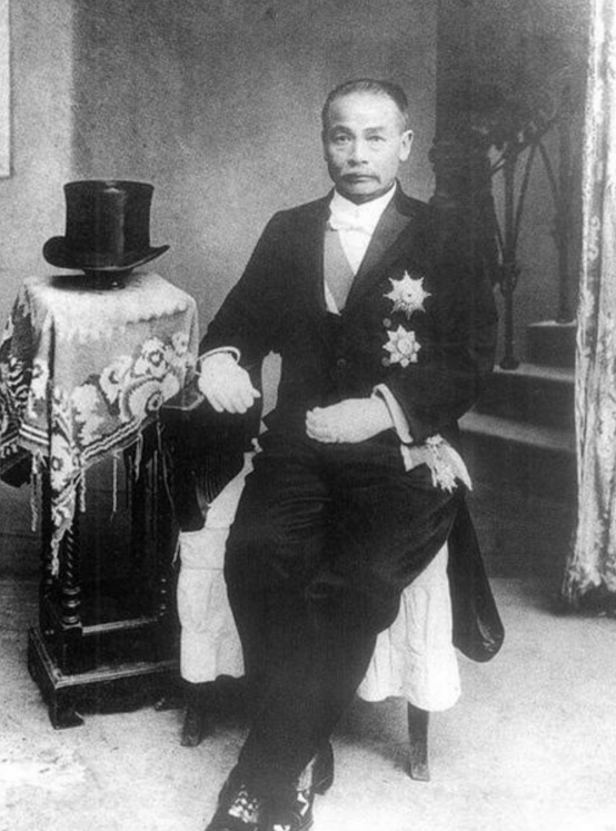 1912年詹天佑的月薪相当于现在人民币的30多万，当别人劝说他离婚或者再娶的时候