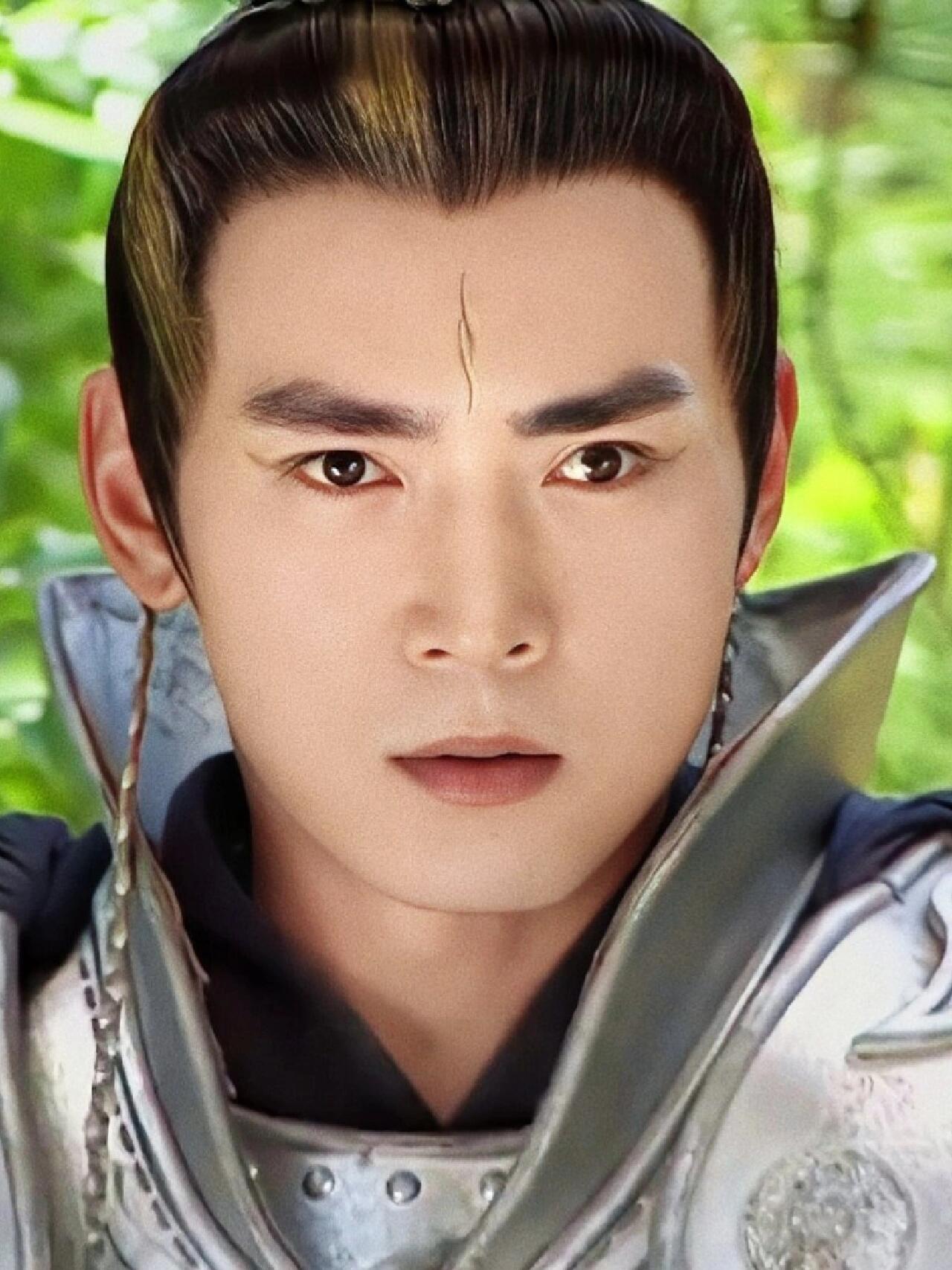 二郎神，不是每个人45度角都如你一样帅气