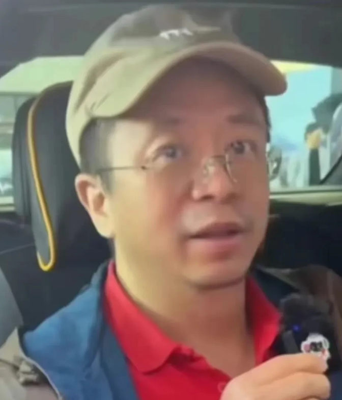 周鸿祎当着直播间九万多人的面直说，买库里南就是在交智商税，这车 800 万的价格