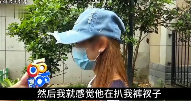 浙江杭州，女子在足浴店的大厅内按摩时，男技师突然神秘兮兮的告诉女子，去包间体验更