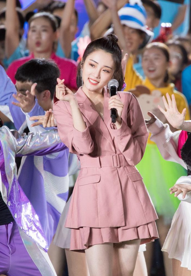 长得丑演技还尬,满脸写着“关系户”的5位艺人,看着就让人窝心(长得丑演技好的演员)-第22张图片-九妖电影 长得丑演技还尬,满脸写着“关系户”的5位艺人,看着就让人窝心(长得丑演技好的演员)-第22张图片-九妖电影