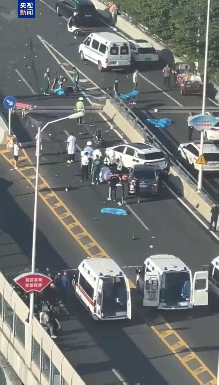 对于株洲的这个事故，从视频来看，司机似乎非常清醒，根本不像是被后车撞懵了导致车辆