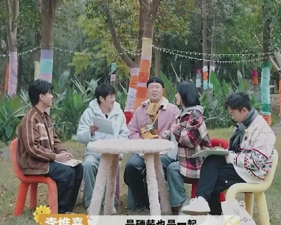 维嘉和娜姐的秘密！

谢娜爆料，她家装修和李维嘉家完全一样！从硬装到软装，甚至连