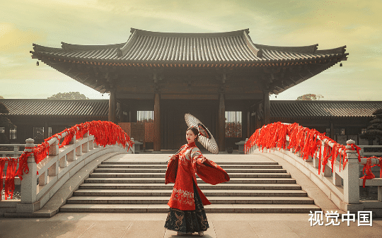 丈夫白月光回来后，他想药死我，却不想被我发现后，他又哭着说爱我