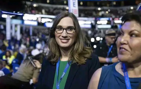美国众议院共和党议长约翰逊明确表态，不允许民主党跨性别众议员麦克布莱德在国会山上