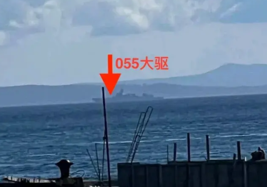 ”055大驱就在悉尼外海。“澳防长向中方喊出一句话，西方媒体全都懵了！
据“美联